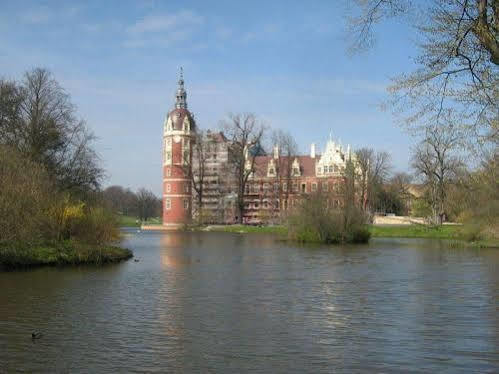 Am Schlossbrunnen Bad Muskau Luaran gambar